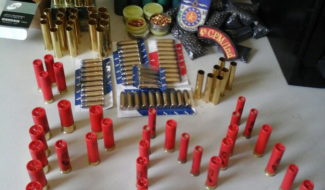Suspeita de fabricar e vender munições é presa em Viçosa