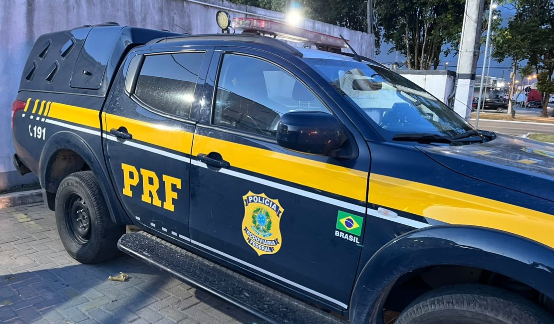 PRF prende homem com passagem pela polícia por porte ilegal de arma de fogo em Rio Largo