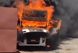 Carreta é destruída por incêndio durante serviço de solda no interior de Alagoas