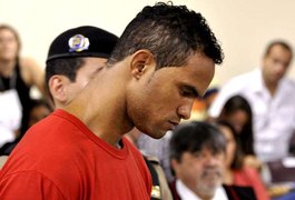 Na prisão, goleiro Bruno vira faxineiro do Corpo de Bombeiros