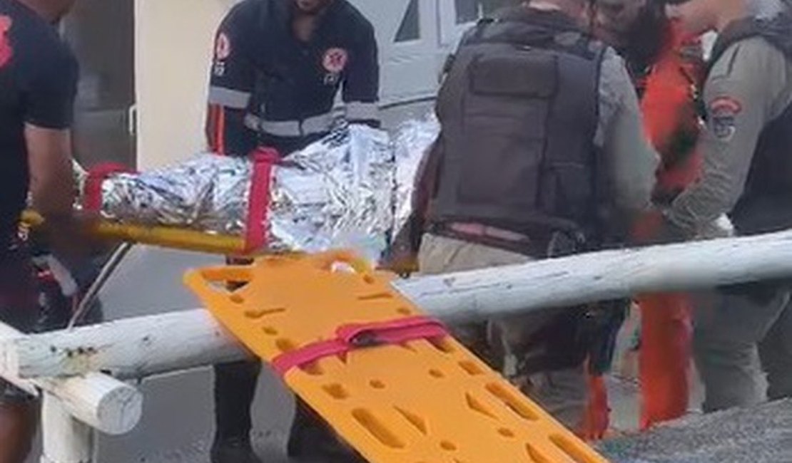 Jangada com 10 pessoas vira e duas mulheres se afogam na Barra de Santo Antônio; quadro de saúde delas é estável