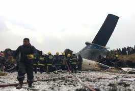 Avião cai em aeroporto do Nepal