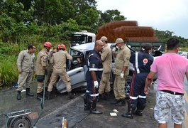 Grave acidente deixa três feridos na BR-101