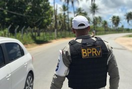 Trecho da AL-105 é interditado para retirada de veículo que tombou na rodovia