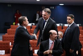 Bolsonaro e Cid apertam as mãos antes de interrogatório ao STF