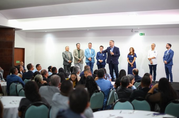 Renan Filho amplia interlocução com lideranças evangélicas durante encontro com mais de 400 pastores
