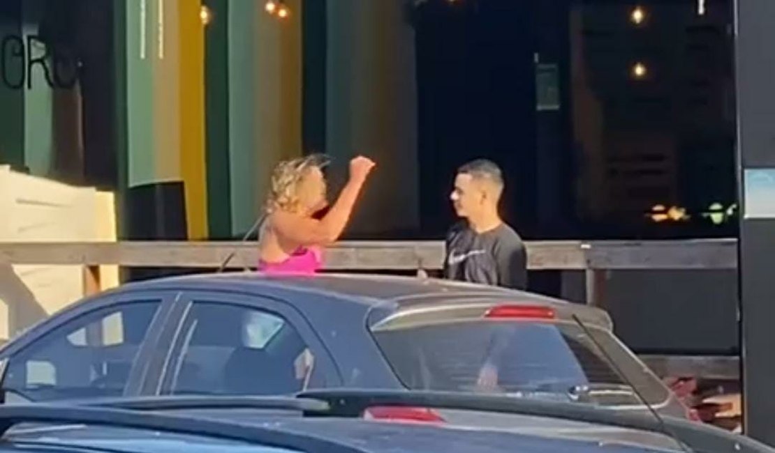 VÍDEO: Mulher se recusa a pagar conta em bar de Arapiraca, causa danos no estabelecimento comercial e é presa