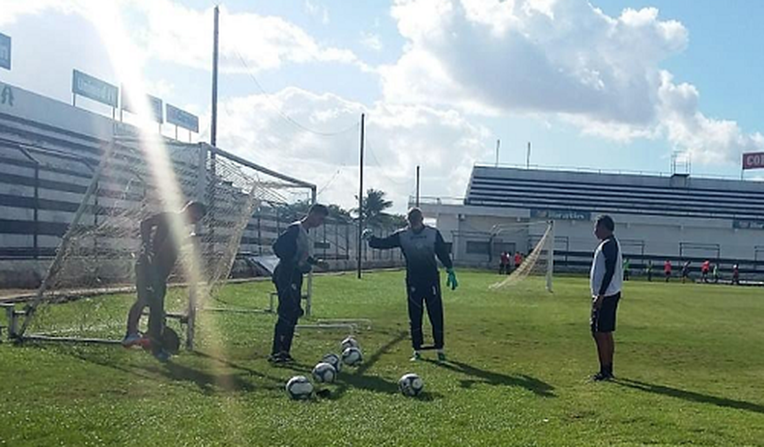 Posse de bola e finalização dominam o treino do ASA