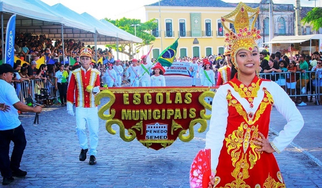 Penedo realiza o melhor e mais emocionante desfile cívico de Alagoas
