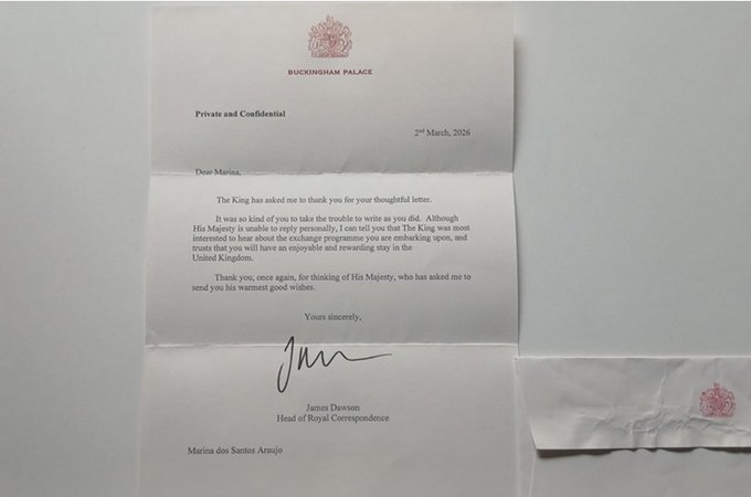 Rei Charles III demonstra interesse pelo 'Daqui pro Mundo' em carta a estudante de Alagoas