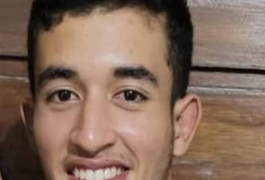 Jovem que ficou gravemente ferido após ser atingido por motociclista na AL-220 continua na UTI