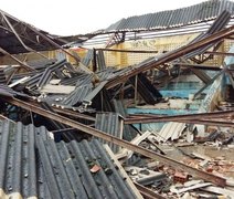 Ginásio de escola estadual desaba em Penedo