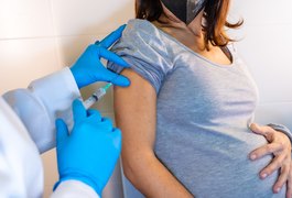 Anvisa orienta suspensão de vacina da AstraZeneca para grávidas