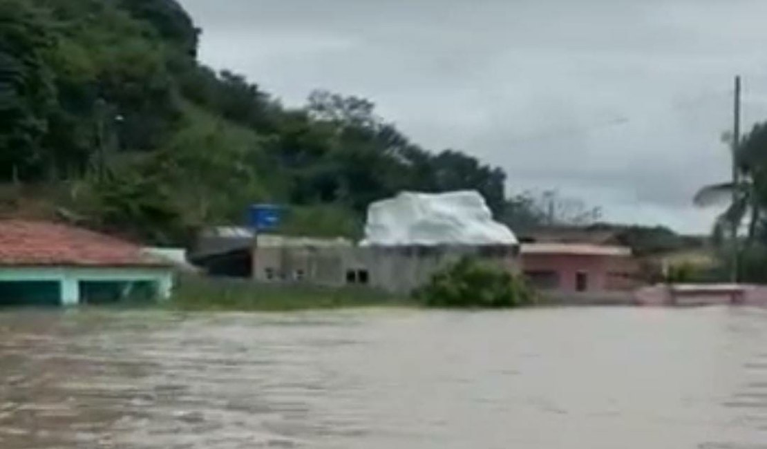 Vídeo que mostra rompimento de barragem inundando casas no interior de AL e PE é fake