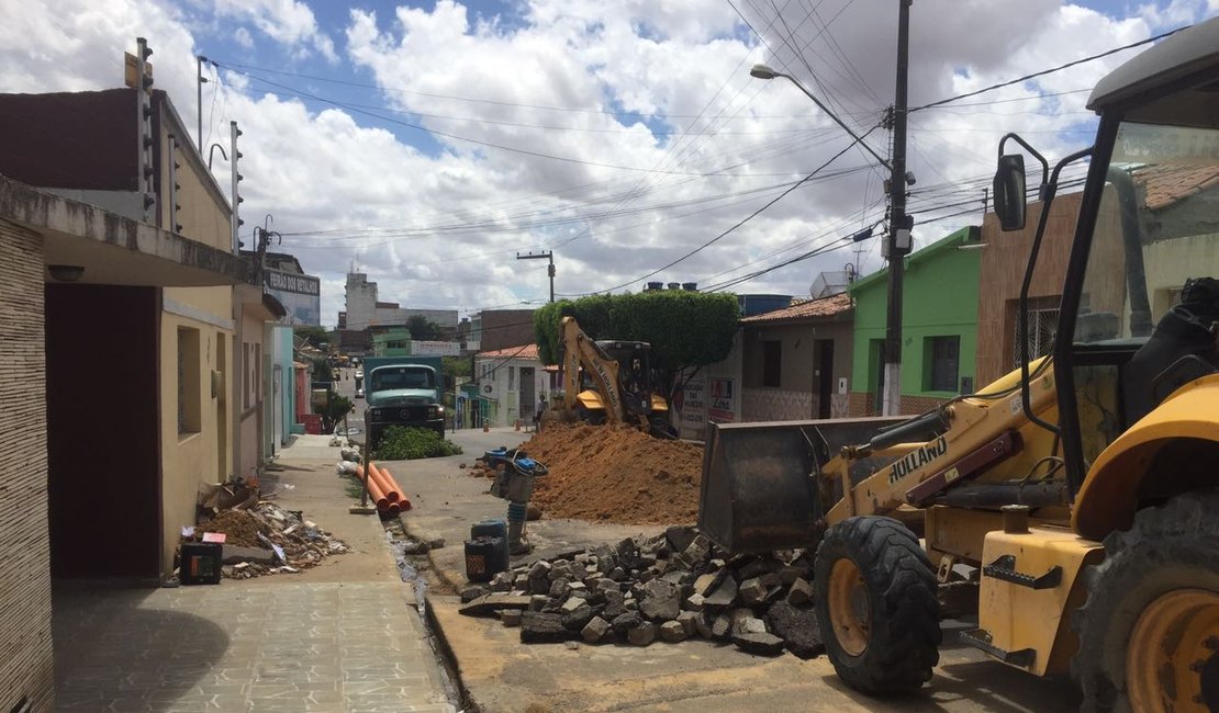 Prefeito de Arapiraca determina levantamento sobre obras e análise de contratos firmados