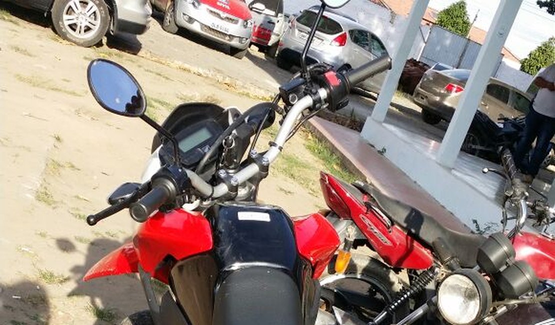 Polícia Militar recupera moto roubada em Arapiraca