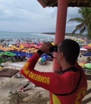 Três turistas de Pernambuco se afogam na Praia do Francês; um segue desaparecido