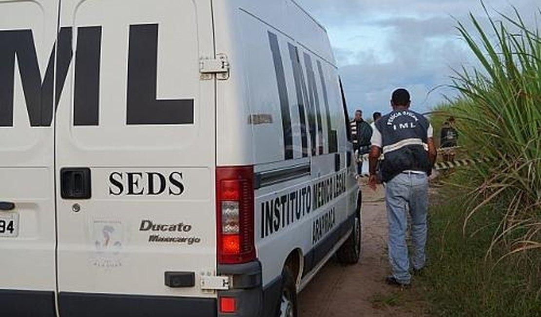 Populares acionam PRF após achado de cadáver em canavial