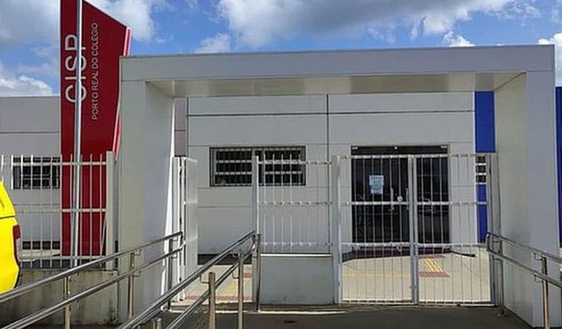 Homem é flagrado urinando em área de acesso restrito em CISP de cidade alagoana