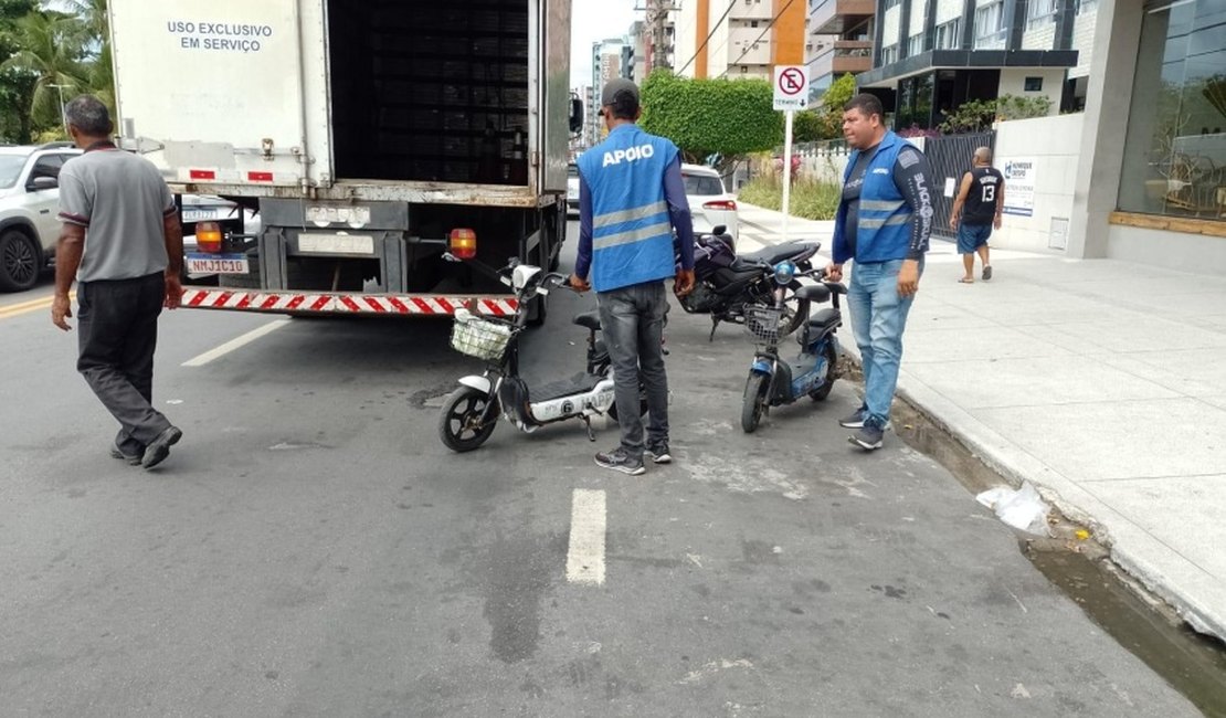 Bicicletas elétricas usadas em aluguel irregular são apreendidas na orla de Maceió