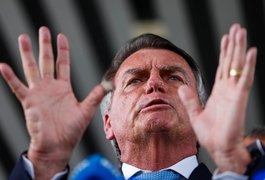 Polícia Federal faz buscas por armas e munição na casa de Bolsonaro