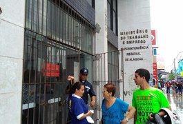 Prédio do Ministério do Trabalho é interditado pelos bombeiros