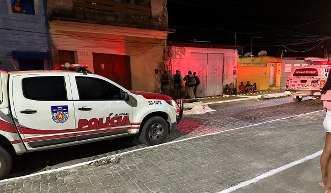 Homem é assassinado a tiros na Orla Lagunar de Marechal; criminosos teriam chegado ao local de canoa