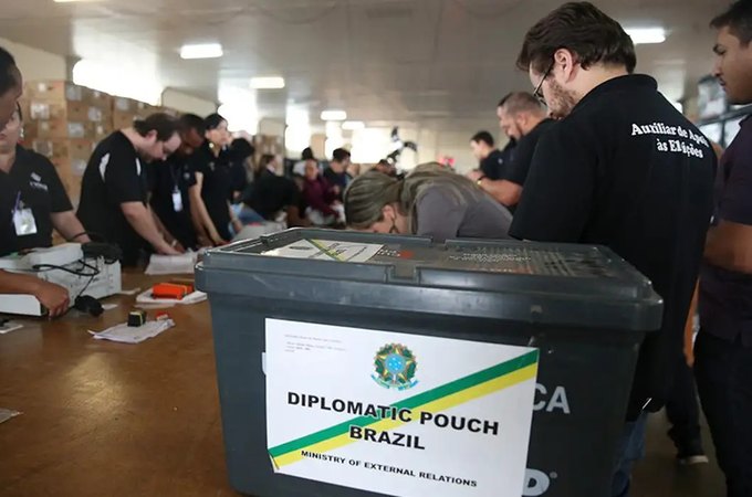 Quase 1 milhão de brasileiros no exterior poderão votar nas eleições
