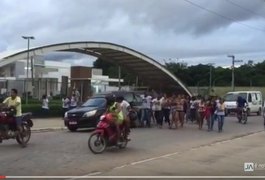 Inusitado! Cortejo tem “trilha sonora” do cantor Edson Gomes, em Arapiraca