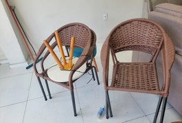 Além de cadeiras, outros objetos foram furtados em loja de móveis no bairro Cacimbas; vídeo mostra ação de criminoso