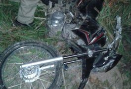 Adolescentes roubam moto em Arapiraca e trocam tiro com a PRF em São Sebastião