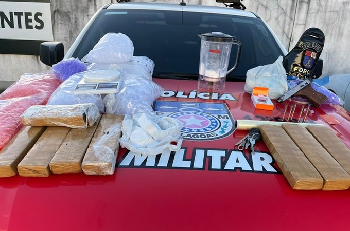 Força Tática do 12º Batalhão prende homem com carro roubado, drogas e arma artesanal em Rio Largo