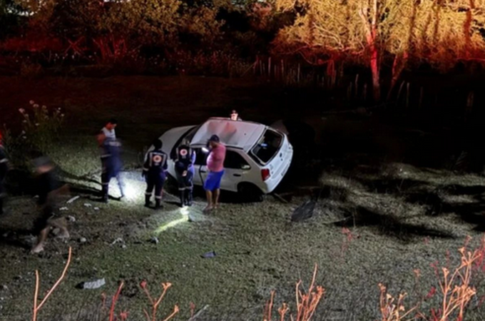 Vendedor de frangos morre após carro cair em ribanceira na AL-430, em Flexeiras