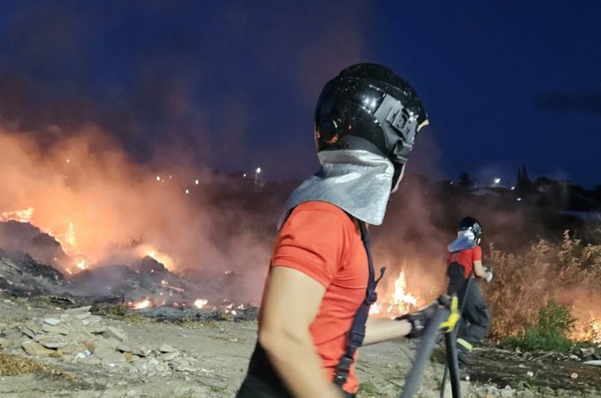 Incêndio atinge área de difícil acesso e mobiliza equipe de bombeiros em Arapiraca