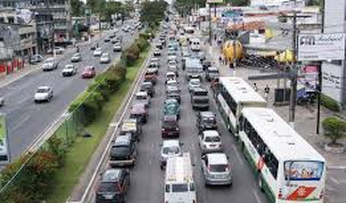 Sincronia de semáforos em avenidas de Maceió começou nesta quarta-feira