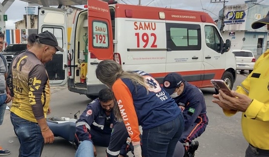 Colisão entre carro e moto deixa entregador de lanches ferido em Arapiraca