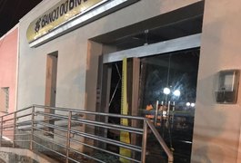 Bandidos explodem agência do Banco do Brasil em Quebrangulo, AL