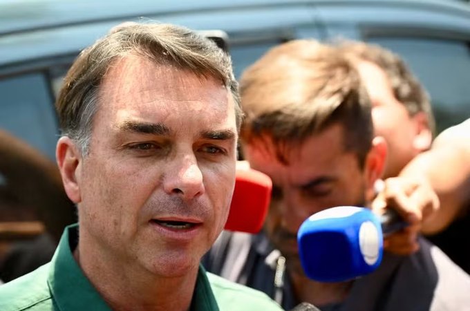Flávio diz que votará pelo fim da escala 6X1 e defende compensação a empresas
