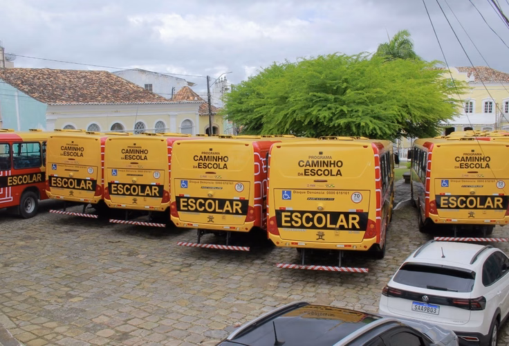 Prefeitura de Penedo entregará 10 ônibus escolares e 40 geladeiras industriais nessa sexta-feira, 19