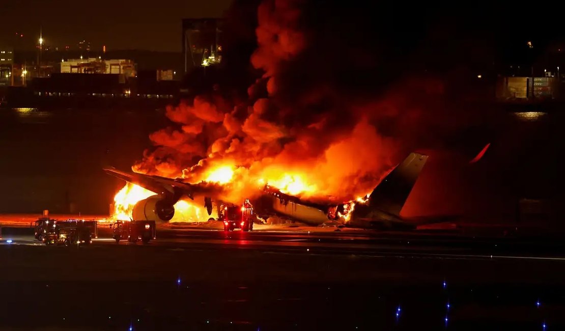 Cinco pessoas morrem após colisão de aeronaves em aeroporto de Tóquio
