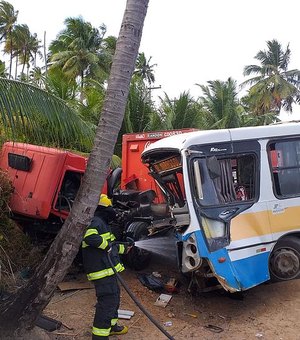 Seis pessoas ficam feridas após acidente entre caminhão e ônibus no Interior de Alagoas