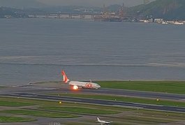 Avião tem fogo na turbina durante a decolagem no Santos Dumont