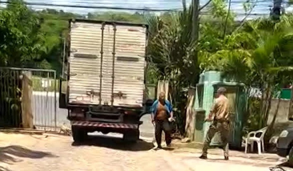 Homem com foice é morto ao tentar invadir fórum, em Pernambuco