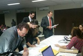 Somente empresas que já operam em Maceió entregam documentos para licitação