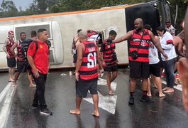 Ônibus com torcedores do Flamengo capota a caminho de Buenos Aires ﻿e deixa ﻿46 feridos