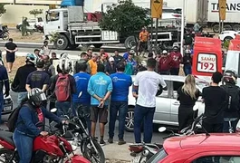 PM morre em grave acidente entre moto e caminhão