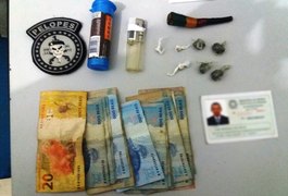 PM prende jovem e apreende adolescente com entorpecentes, em AL