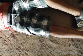 Homem é assassinado em bar enquanto discutia com mulher em Arapiraca