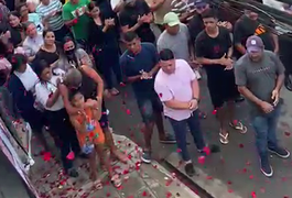 Homenagens e emoção marcam velório de jovem que morreu em acidente de carro em Teotônio Vilela
