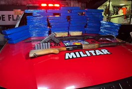 4° Batalhão apreende 50kg de maconha e armas de fogo no João Sampaio, em Maceió